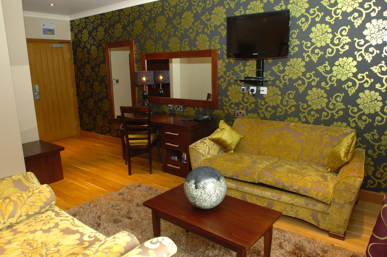 Hotel The Bear'S Paw Warmingham Exteriér fotografie A suite at the hotel