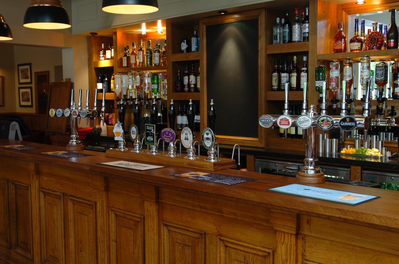 Hotel The Bear'S Paw Warmingham Exteriér fotografie The bar at the Old Mill