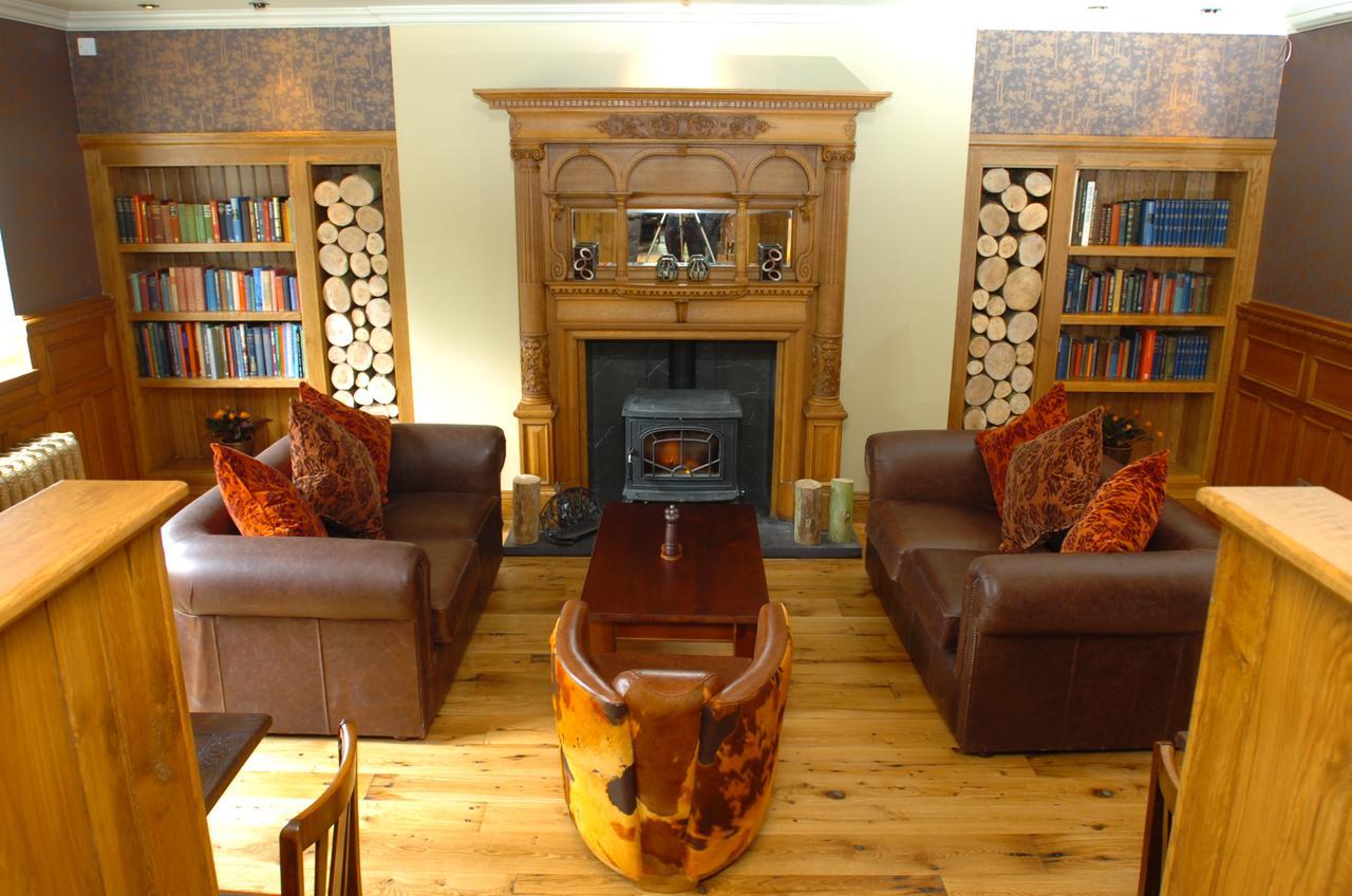 Hotel The Bear'S Paw Warmingham Exteriér fotografie The library at the hotel