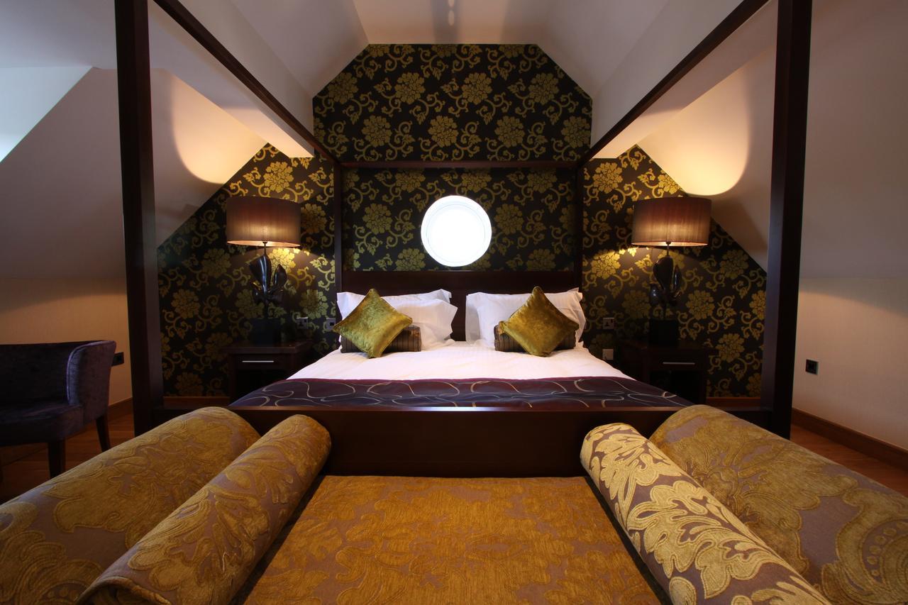Hotel The Bear'S Paw Warmingham Exteriér fotografie A suite at the hotel
