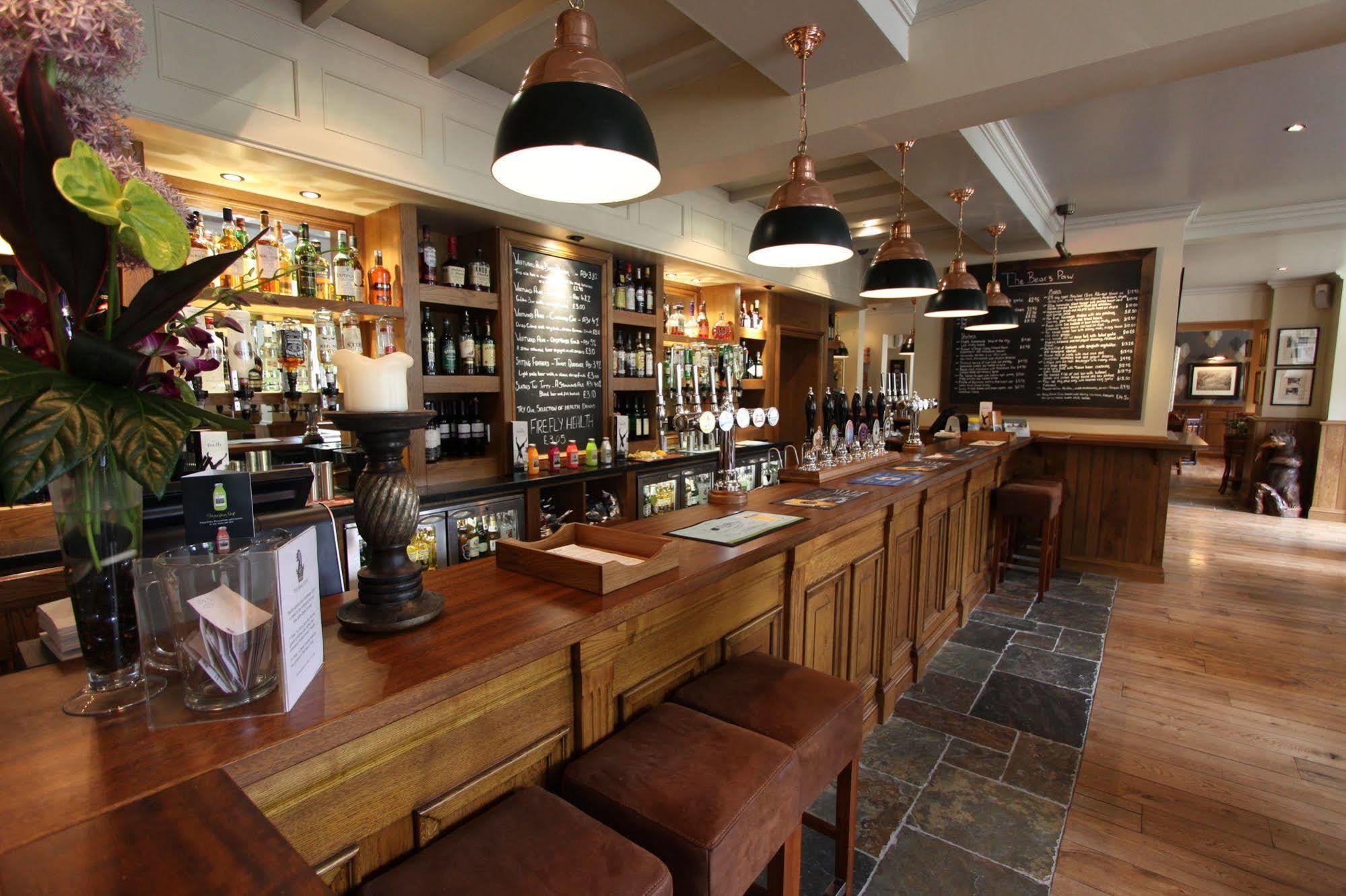 Hotel The Bear'S Paw Warmingham Exteriér fotografie The bar at The Old Stamp House