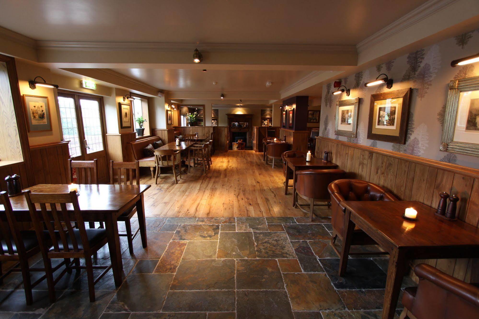 Hotel The Bear'S Paw Warmingham Exteriér fotografie The interior of the pub