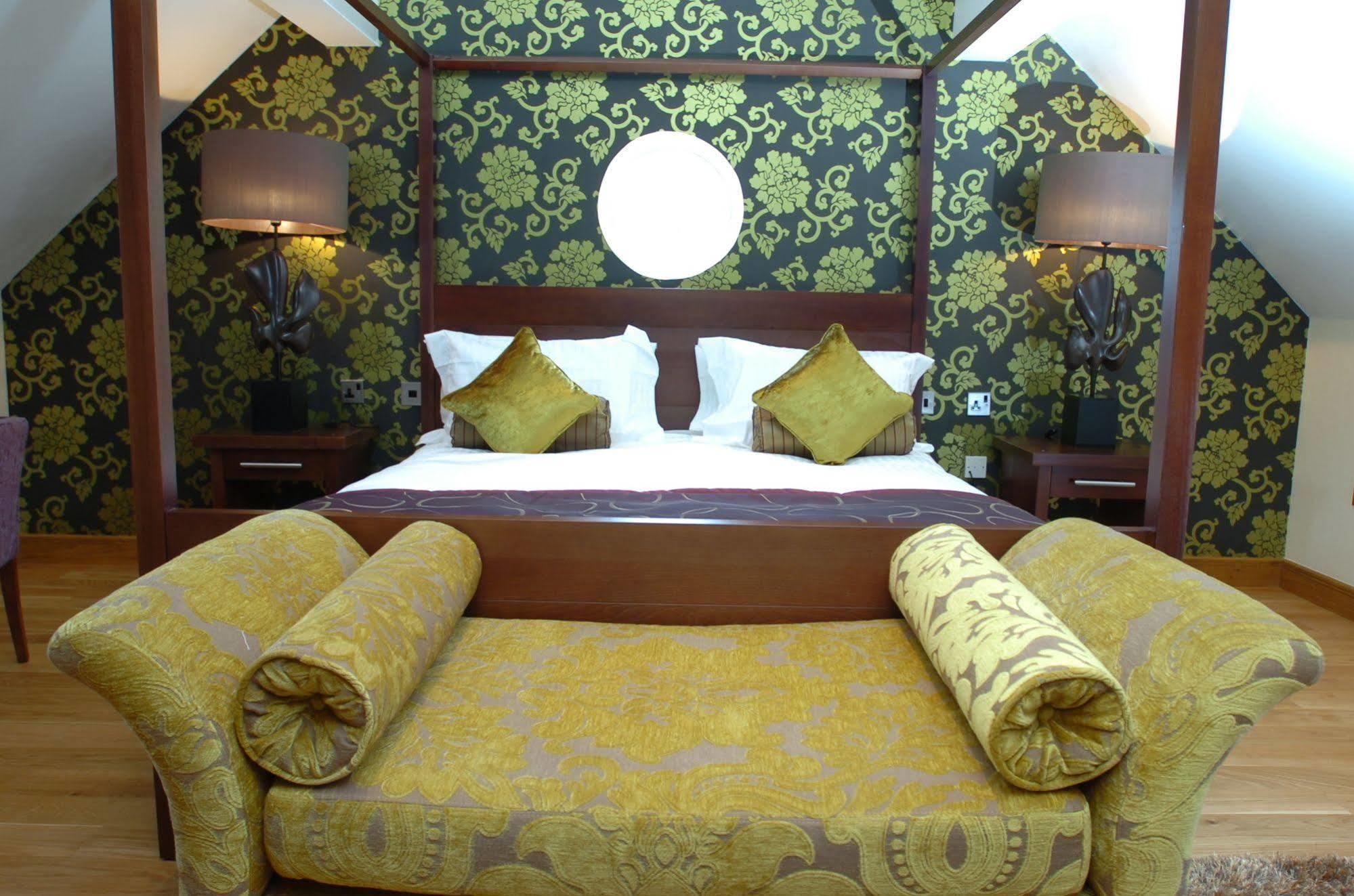 Hotel The Bear'S Paw Warmingham Exteriér fotografie A bedroom at the hotel