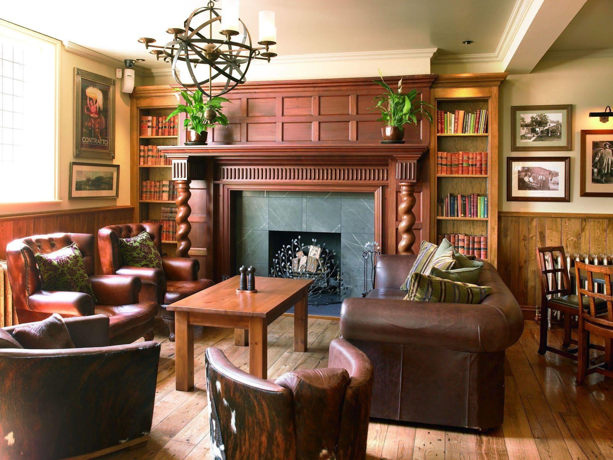 Hotel The Bear'S Paw Warmingham Exteriér fotografie The library at the Old Ship Hotel
