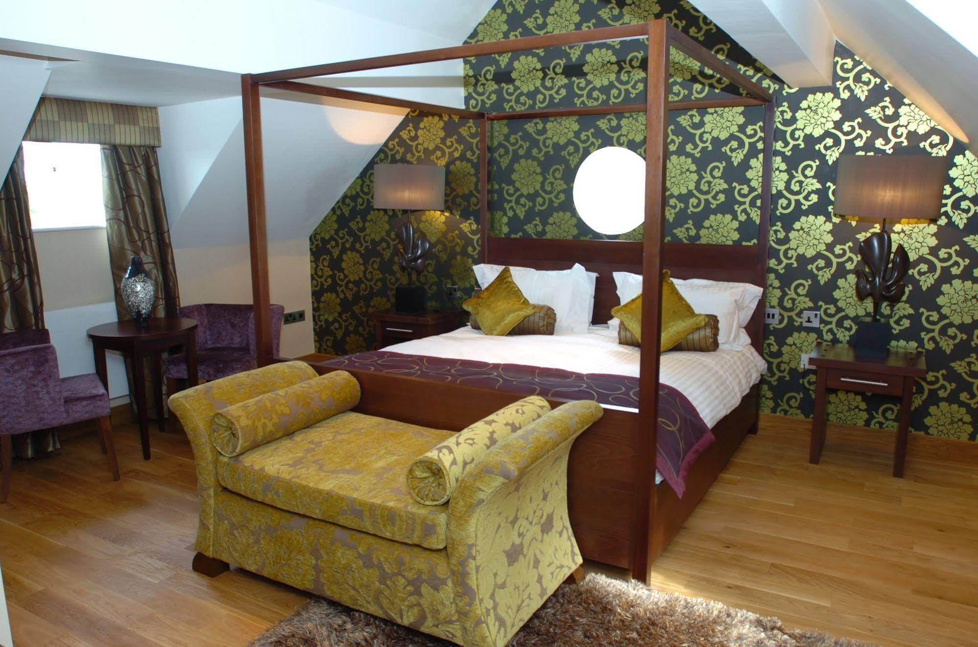 Hotel The Bear'S Paw Warmingham Exteriér fotografie A bedroom at the hotel